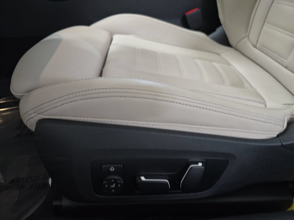 Used 2026 BMW M440i Convertible w/ Premium Package RWD image 28