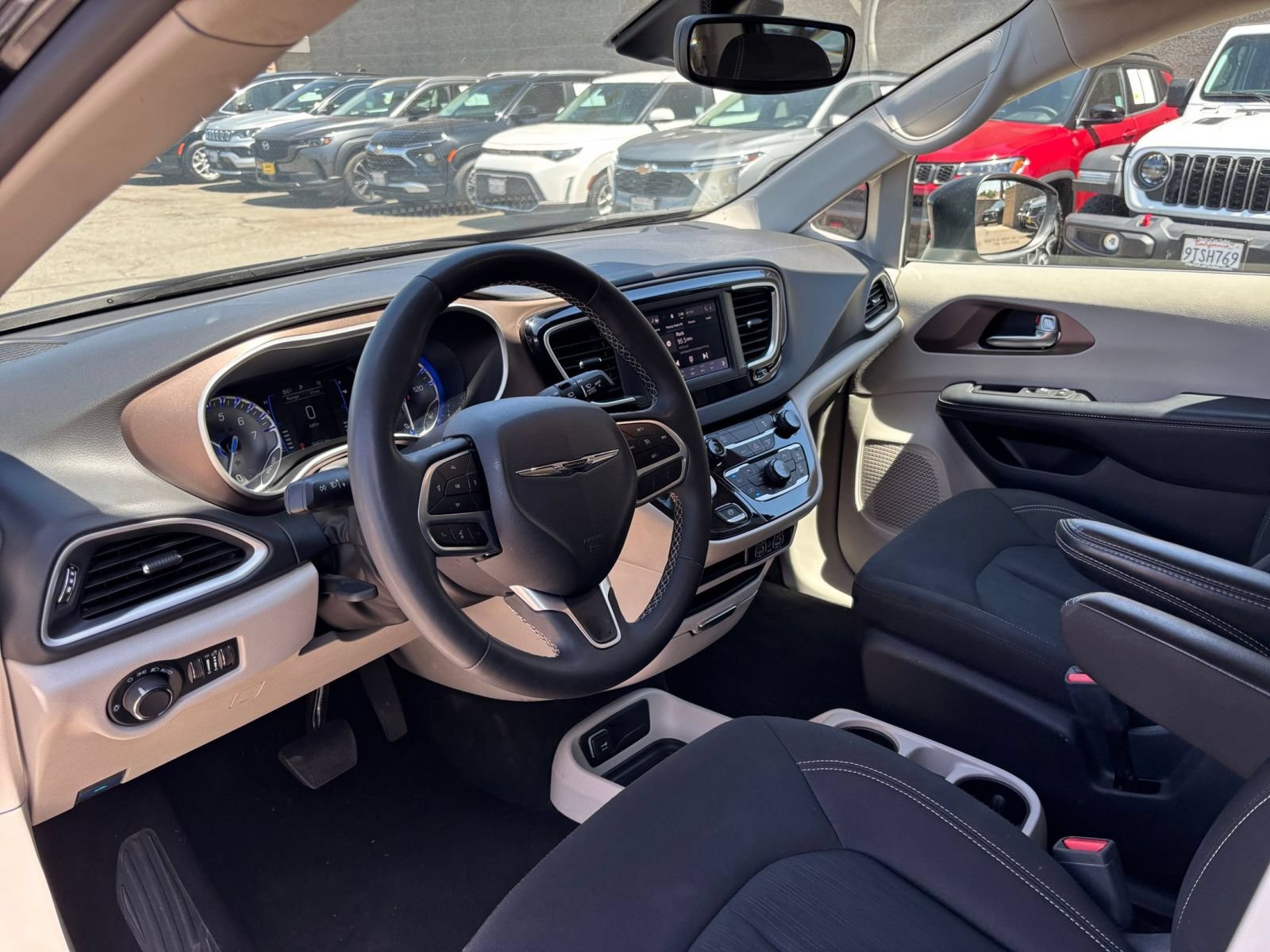 Used 2024 Chrysler Voyager LX FWD image 36
