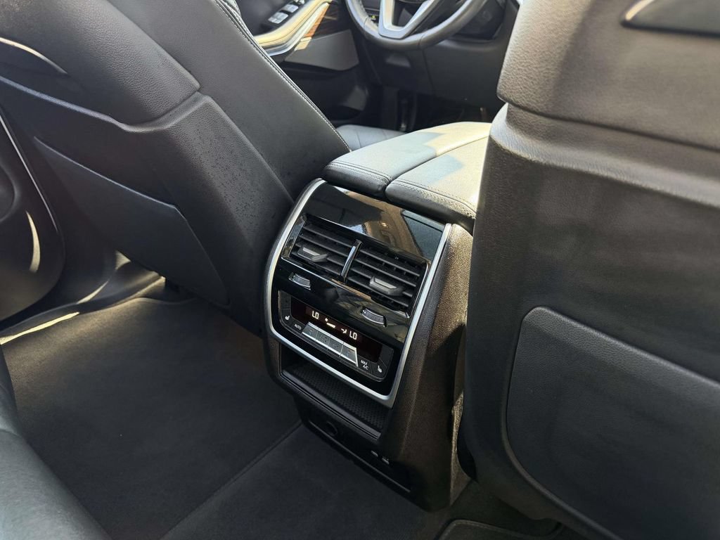 Used 2026 BMW X7 xDrive40i AWD/4WD image 18
