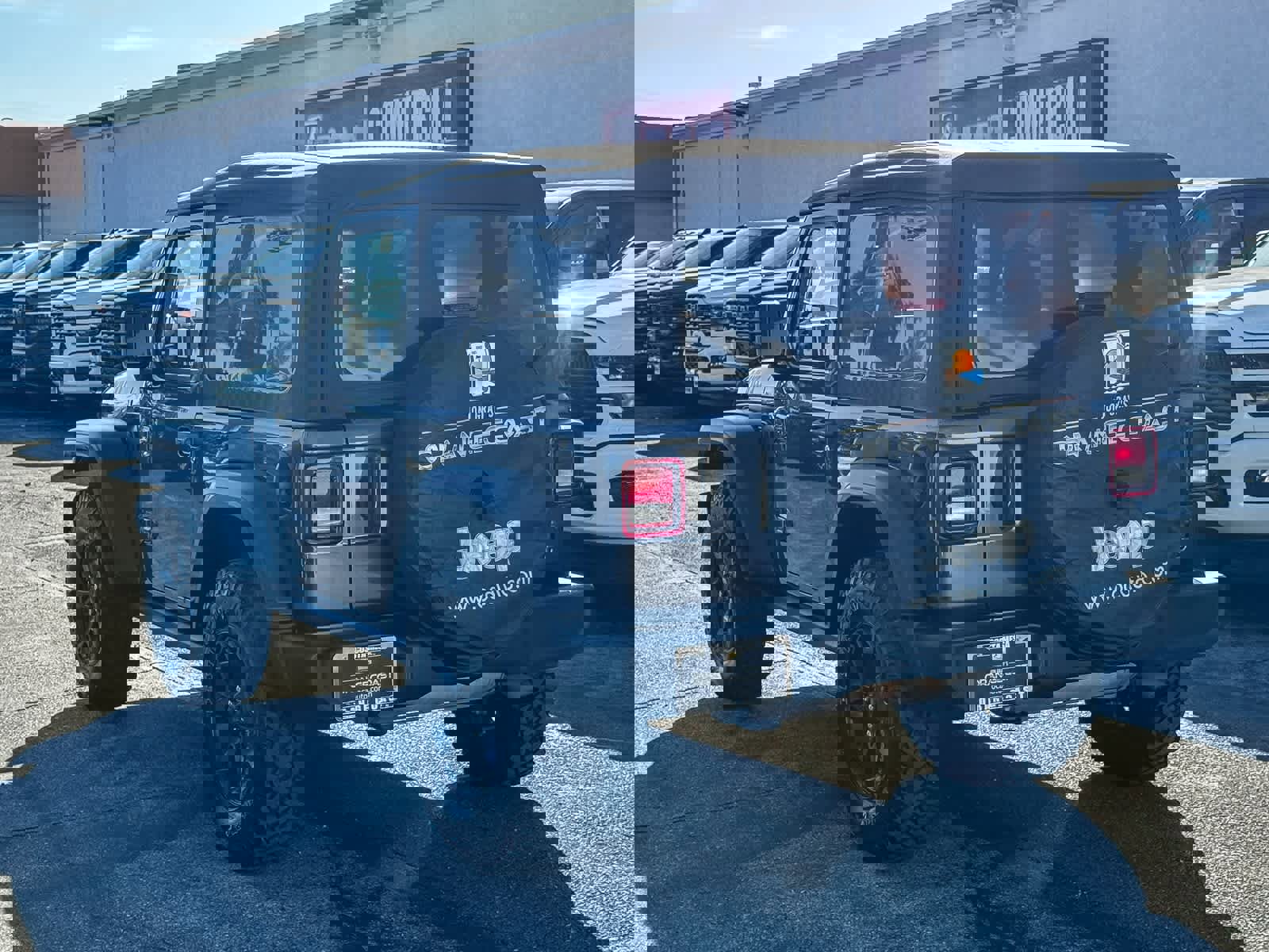 Used 2023 Jeep Wrangler Willys image 5