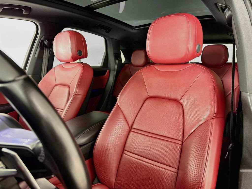 Certified 2023 Porsche Cayenne AWD/4WD image 5