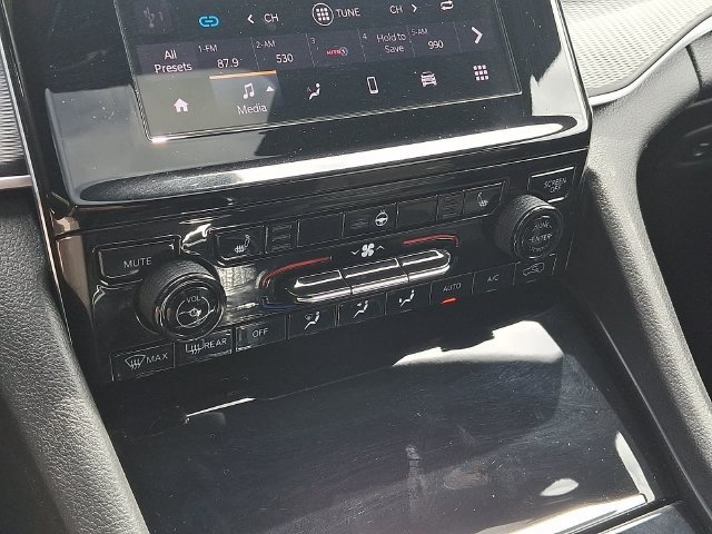 Used 2024 Jeep Grand Cherokee L Altitude AWD/4WD image 18