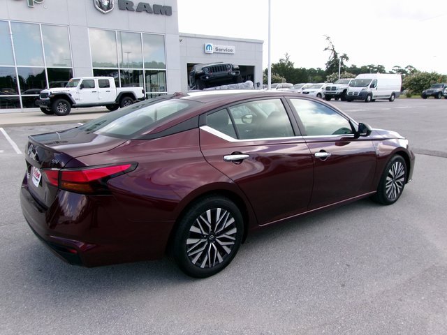 Used 2024 Nissan Altima 2.5 SV image 4