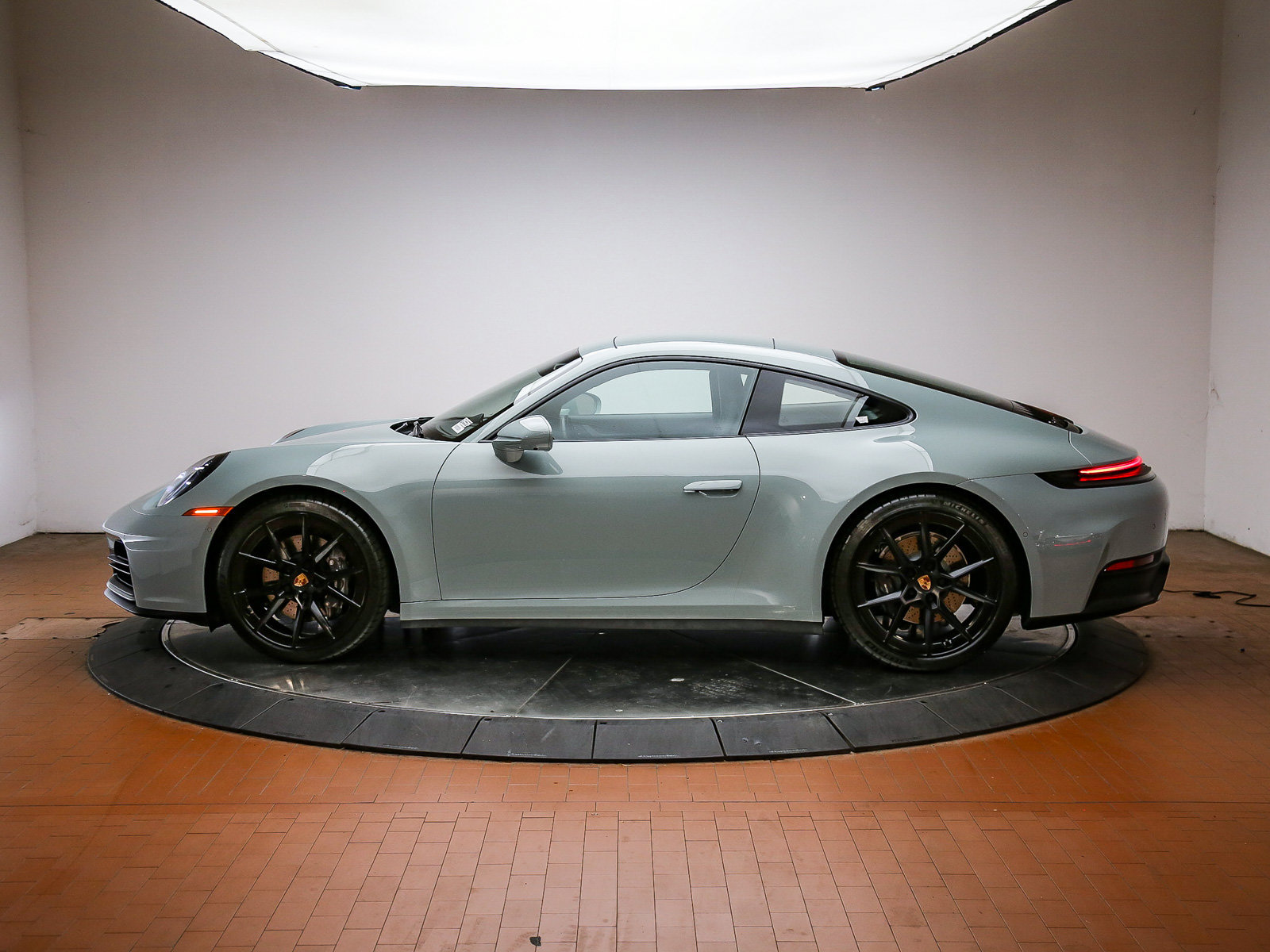 Certified 2025 Porsche 911 Carrera w/ Premium Package RWD image 2