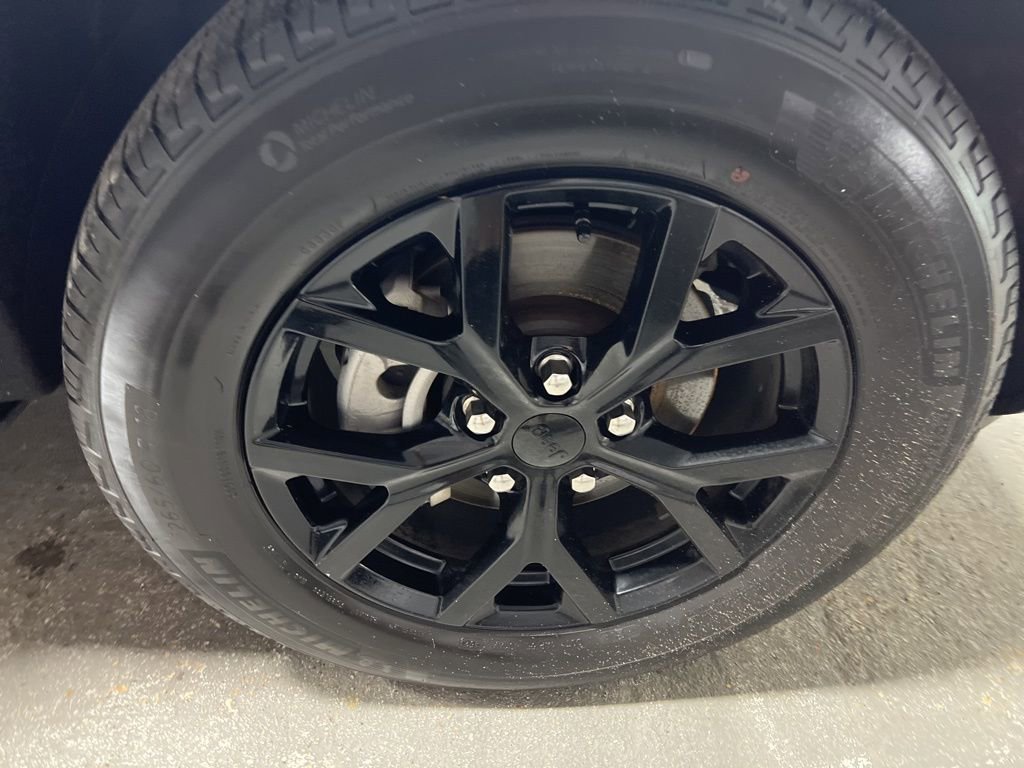 Used 2025 Jeep Grand Cherokee Altitude image 40