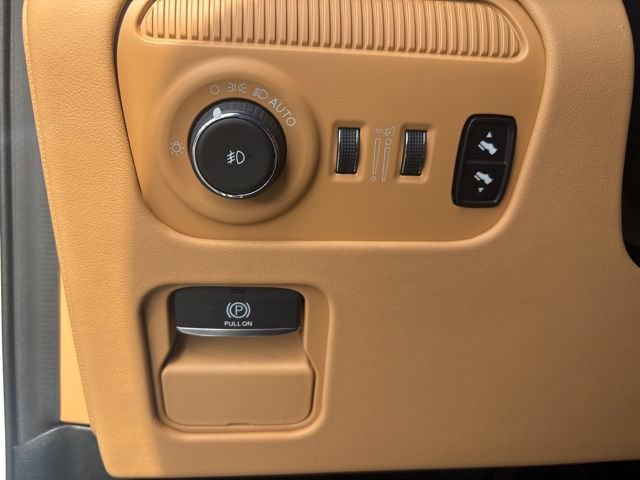 Used 2025 Jeep Grand Wagoneer L Series III w/ Rear Seat Video Group 1 AWD/4WD image 36