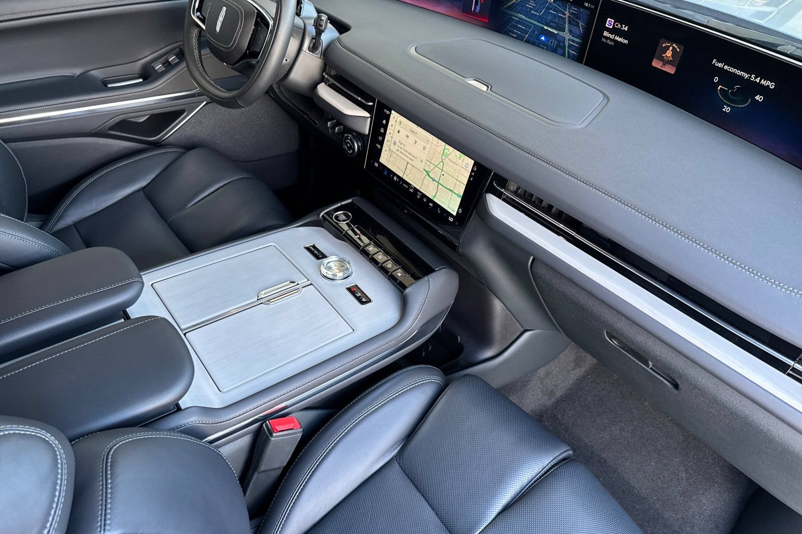 New 2025 Lincoln Navigator Reserve w/ Jet Appearance Package AWD/4WD image 13