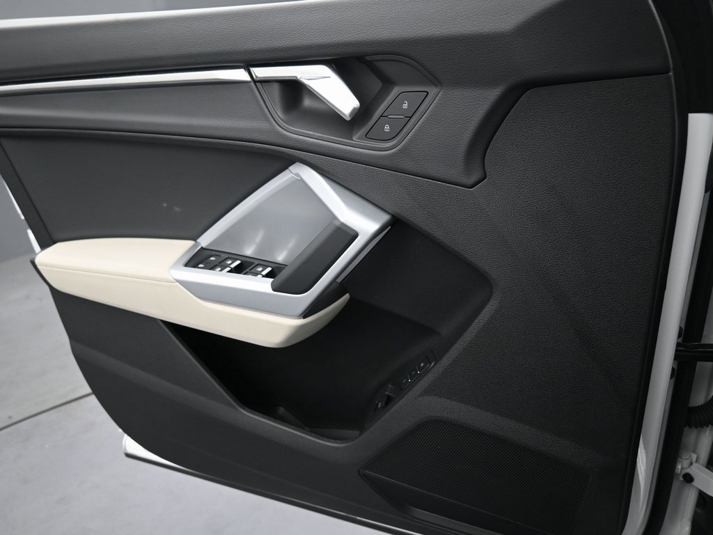 Used 2024 Audi Q3 2.0T Premium w/ Convenience Package image 29