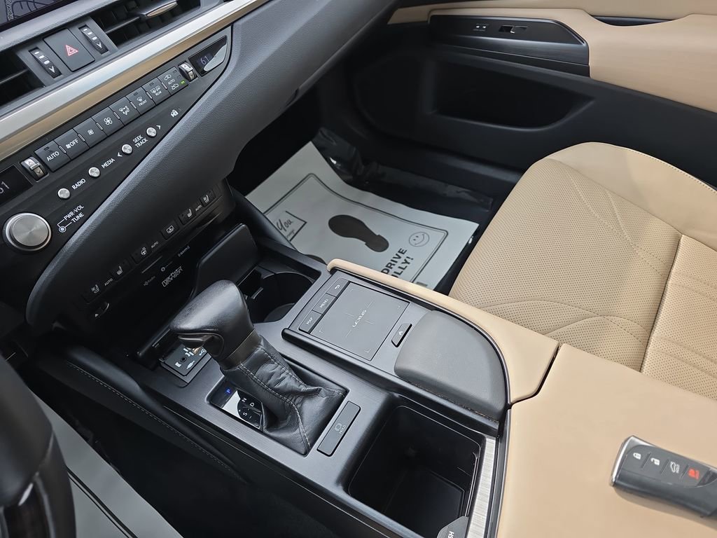 Used 2021 Lexus ES 350 Ultra Luxury w/ Accessory Package 2 image 29