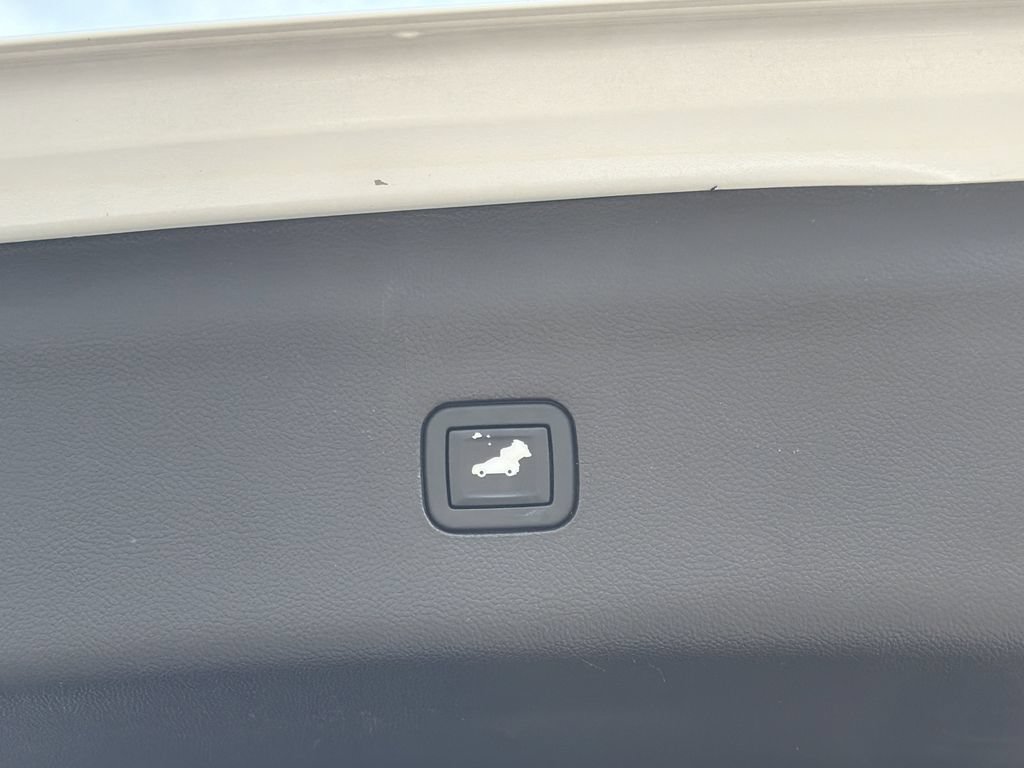 Used 2020 Buick Enclave Avenir w/ Avenir Technology Package FWD image 16