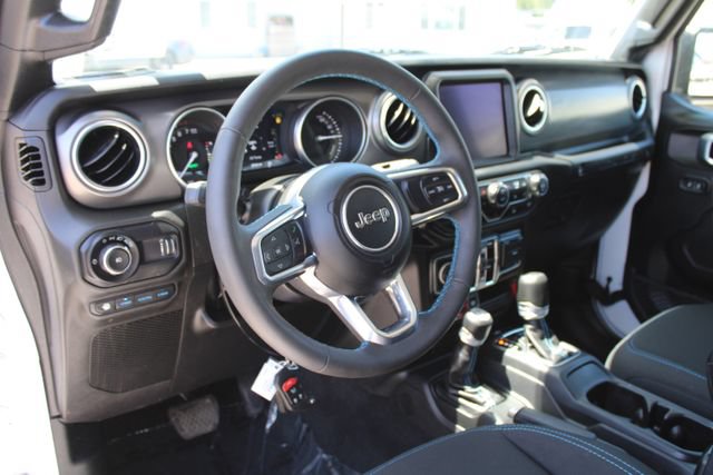 Used 2023 Jeep Wrangler Unlimited Rubicon 4xe w/ Cold Weather Group AWD/4WD image 17