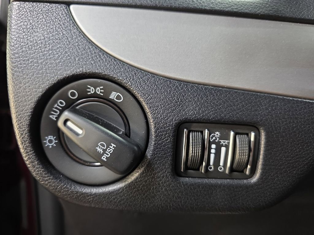 Used 2017 Dodge Grand Caravan GT image 26