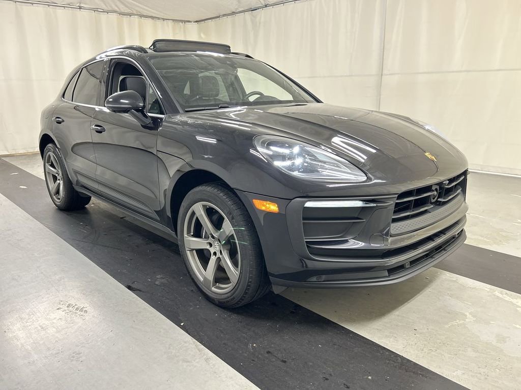 Certified 2024 Porsche Macan AWD/4WD image 2