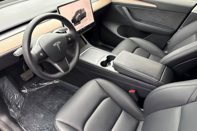 Used 2025 Tesla Model Y Long Range image 13