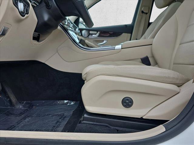 Used 2021 Mercedes-Benz GLC 300 4MATIC image 28
