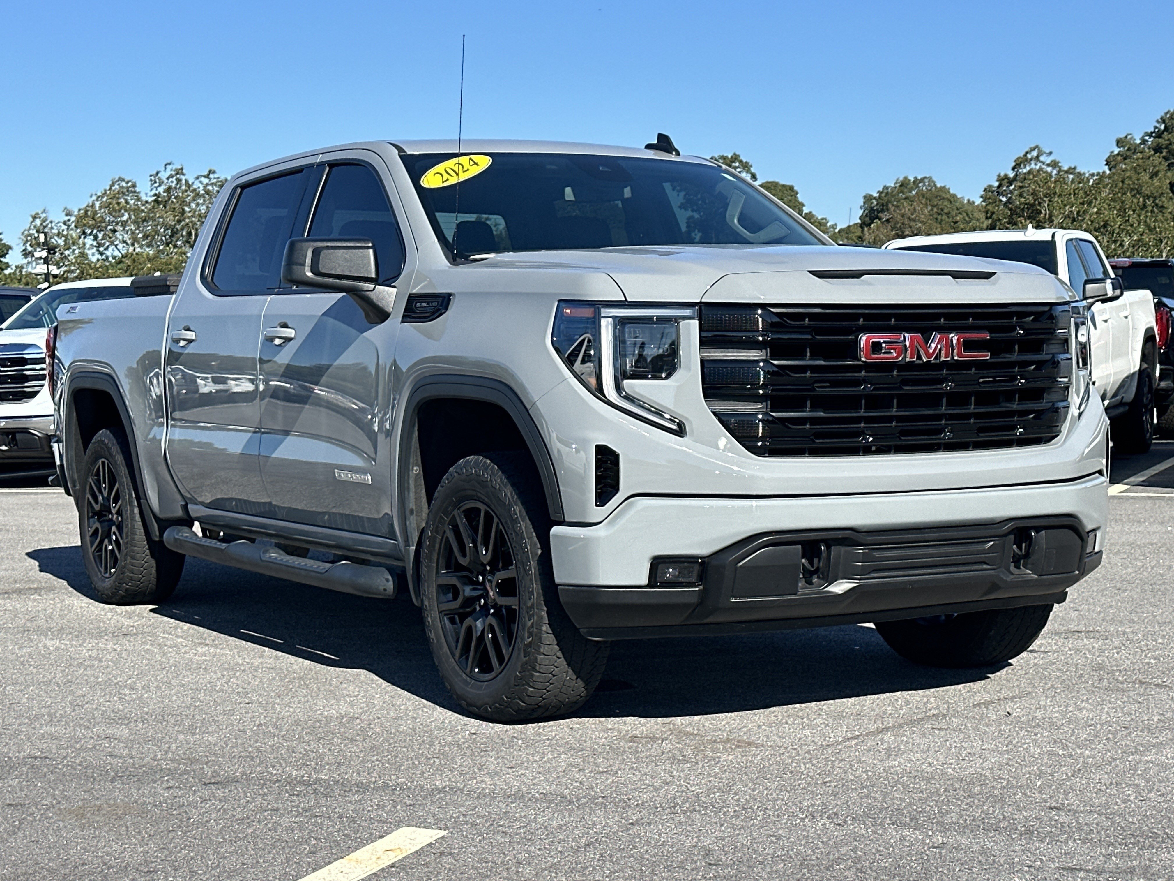 Used 2024 GMC Sierra 1500 Elevation AWD/4WD image 3