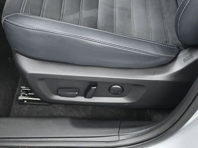 Used 2025 Mitsubishi Outlander SE image 12