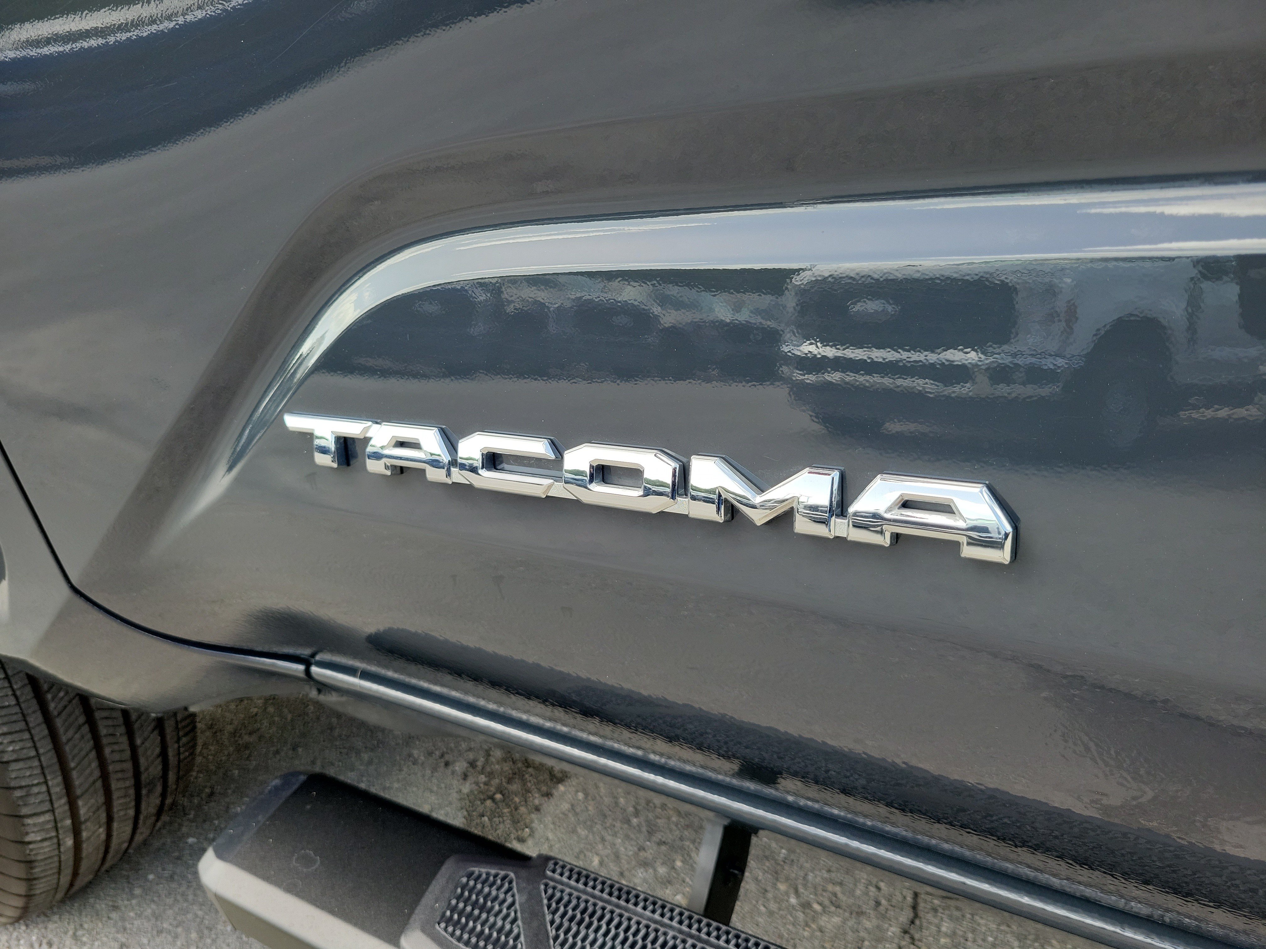 Used 2025 Toyota Tacoma SR5 RWD image 31