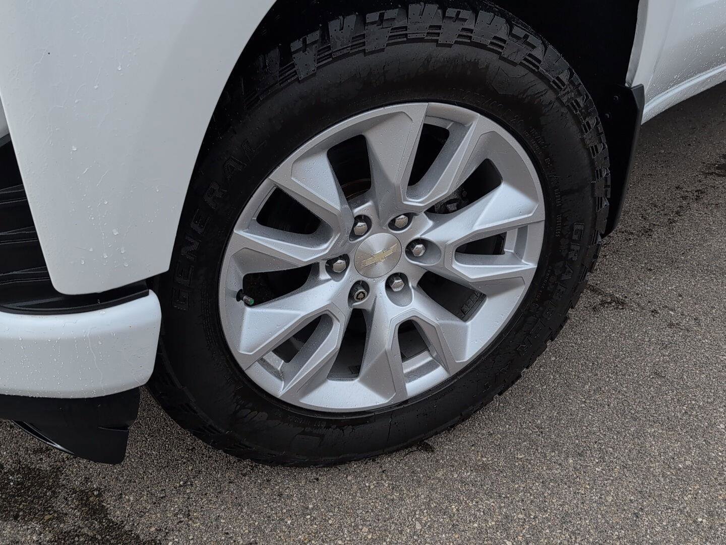 Used 2019 Chevrolet Silverado 1500 Custom w/ Custom Convenience Package image 2