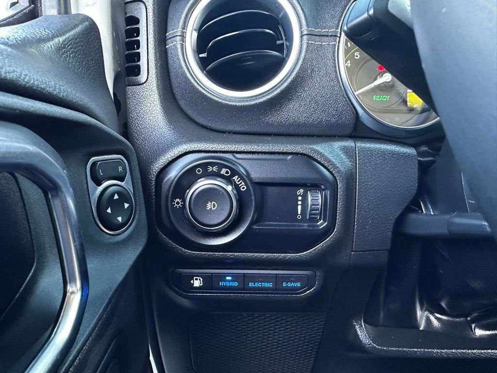 Used 2023 Jeep Wrangler Unlimited Sahara w/ Cold Weather Group AWD/4WD image 27