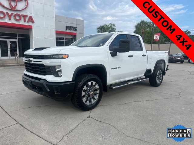 Used 2024 Chevrolet Silverado 2500 Custom w/ Custom Value Package image 1