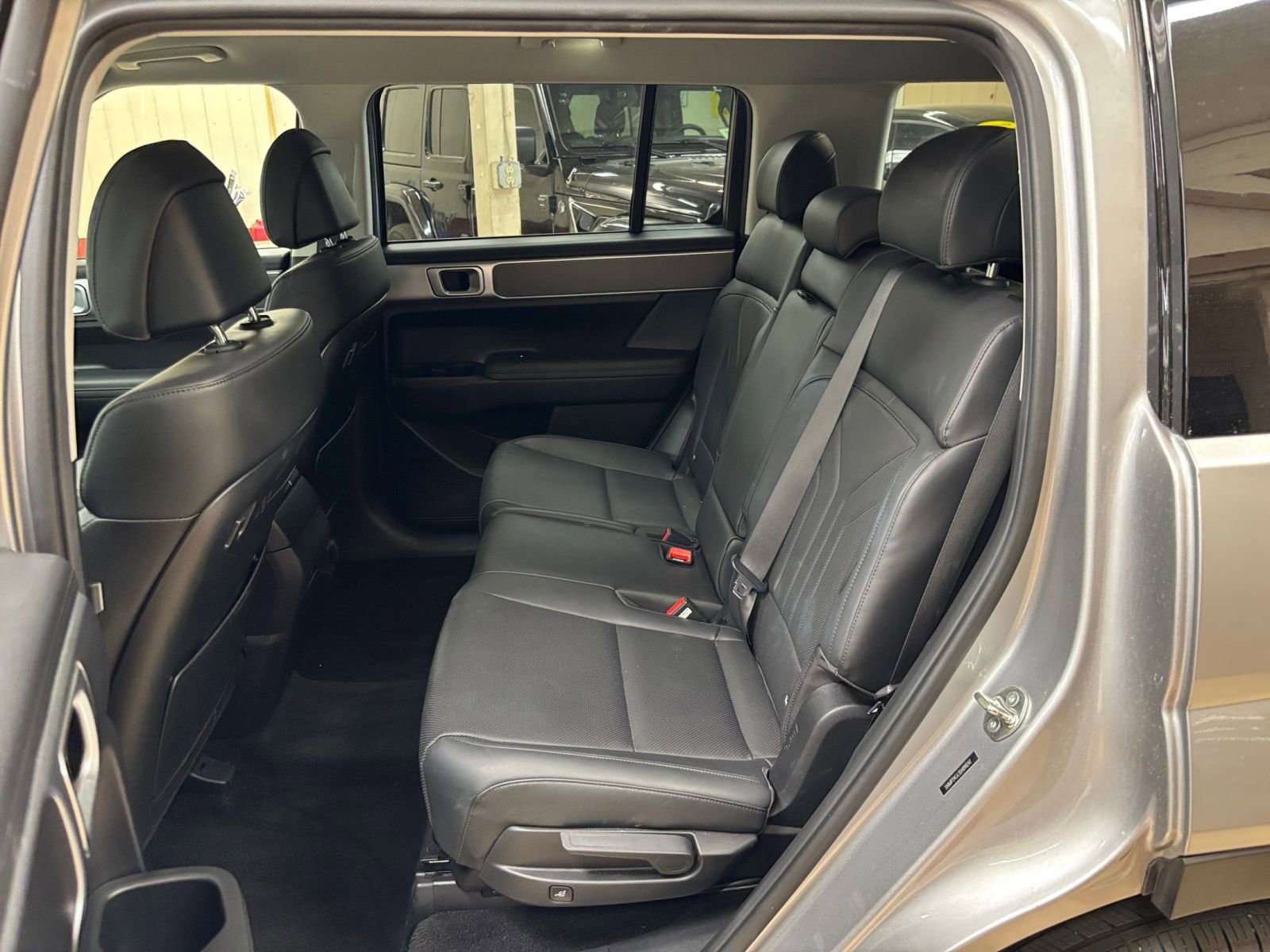 Used 2025 Hyundai Santa Fe SEL FWD image 41