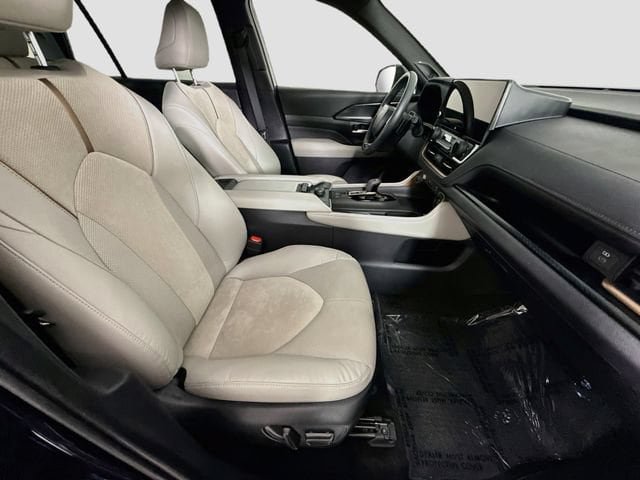 Certified 2025 Toyota Grand Highlander AWD Hybrid image 31