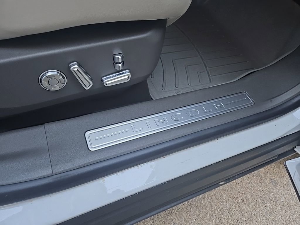 Used 2025 Lincoln Nautilus Reserve image 82