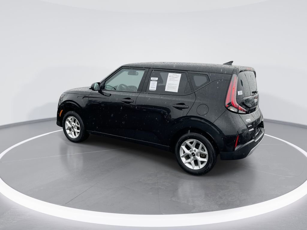 Used 2025 Kia Soul LX w/ LX Technology Package FWD image 6