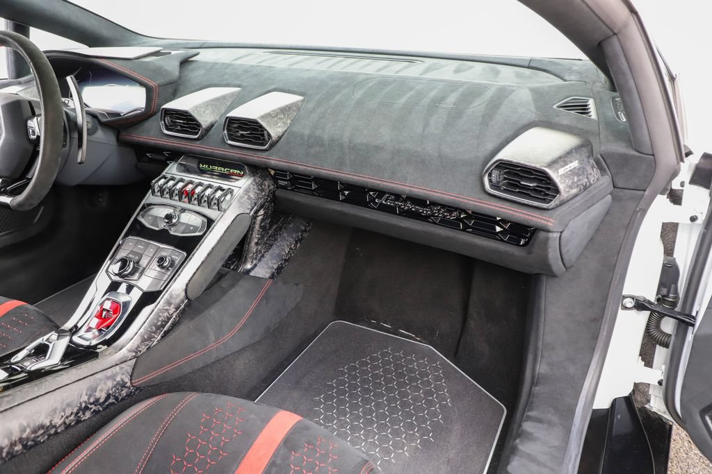 Used 2018 Lamborghini Huracan Performante AWD/4WD image 45