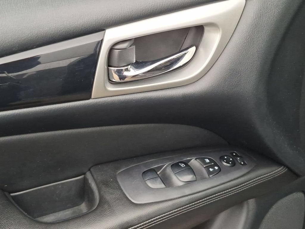 Used 2019 Nissan Pathfinder S FWD image 22