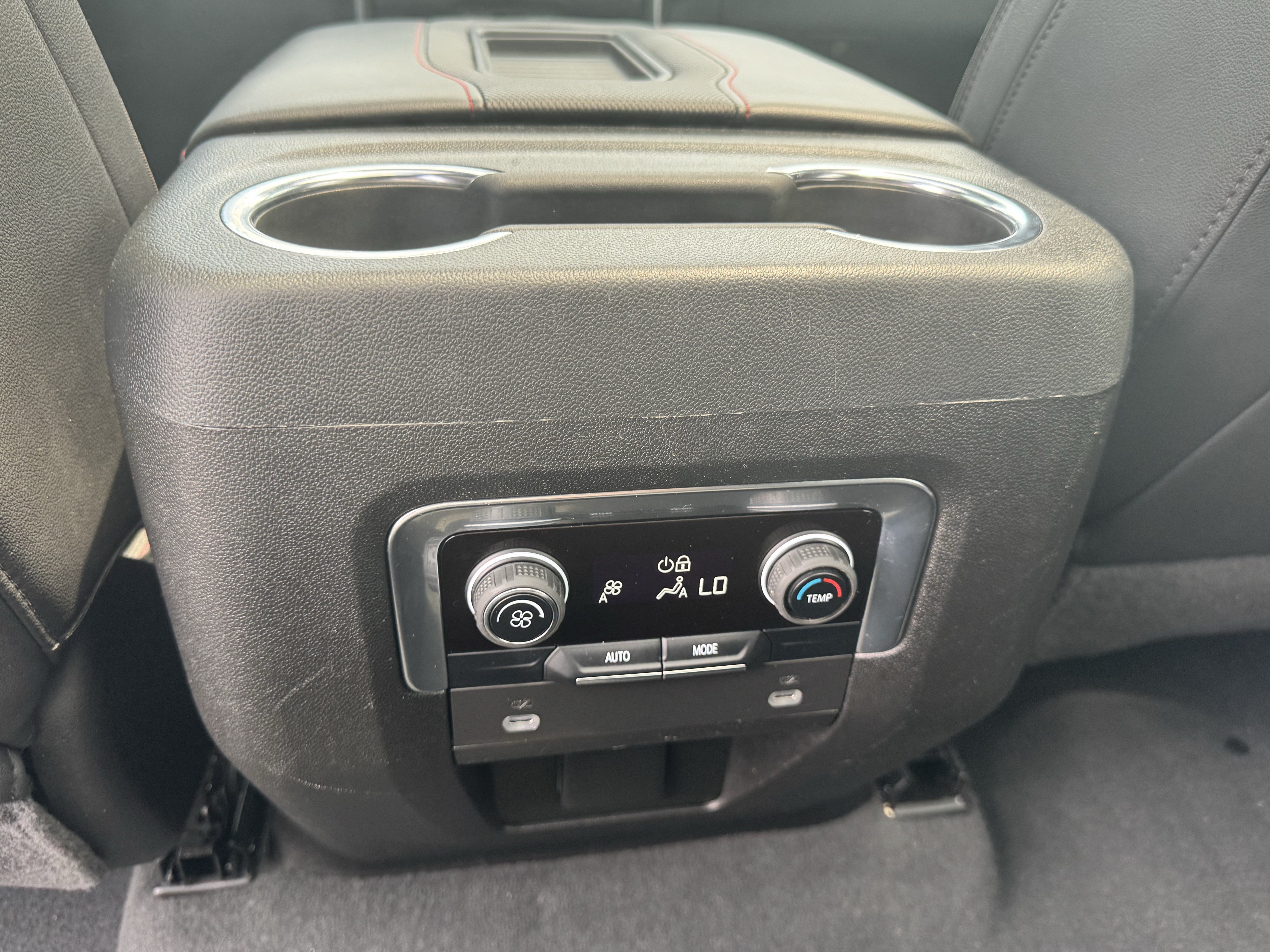 Used 2024 Chevrolet Suburban RST AWD/4WD image 27