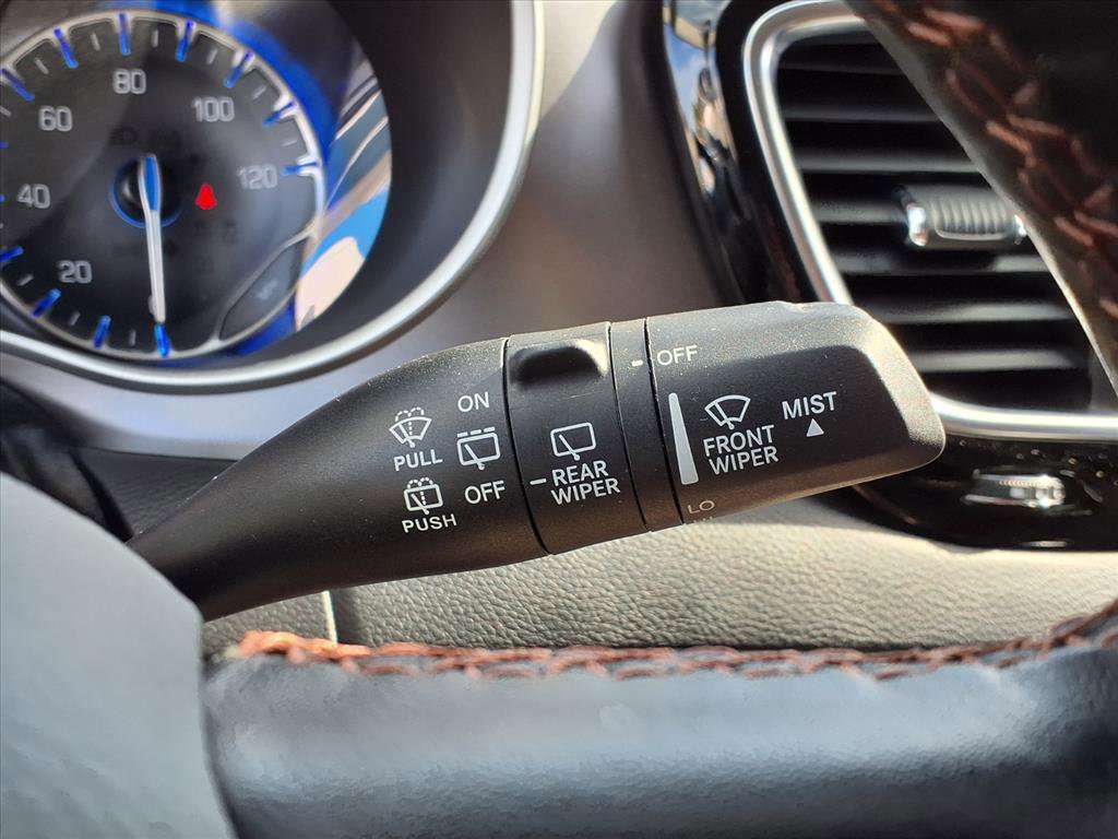 Used 2020 Chrysler Pacifica Touring-L image 27