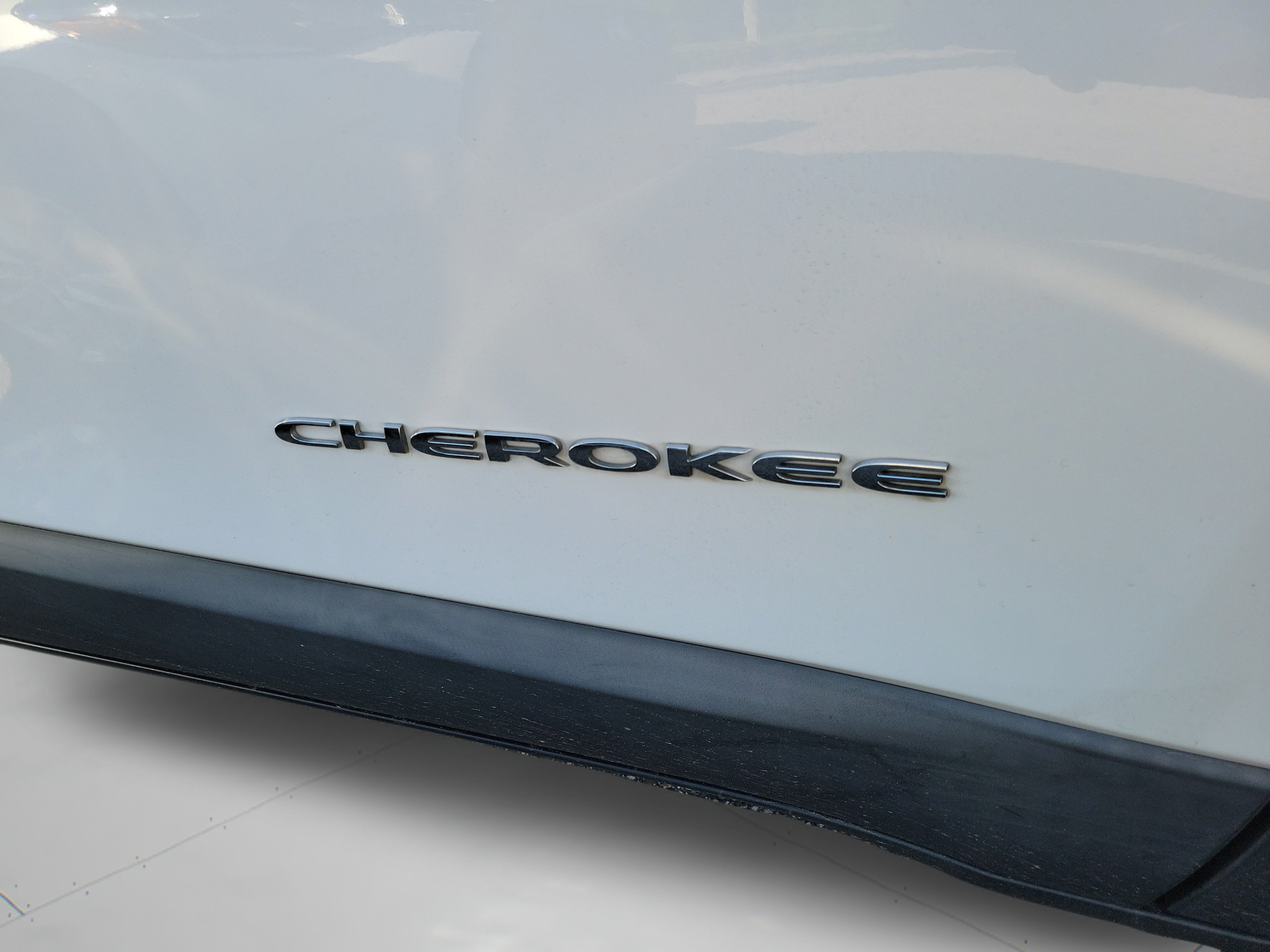 Used 2020 Jeep Cherokee Latitude Plus w/ Cold Weather Group FWD image 12