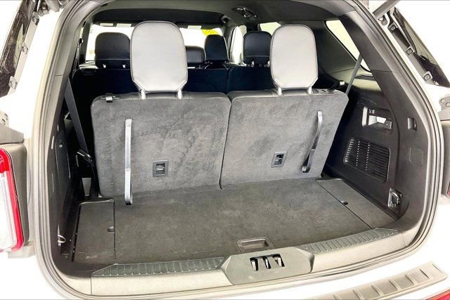 Used 2020 Ford Explorer XLT w/ Equipment Group 202A image 27