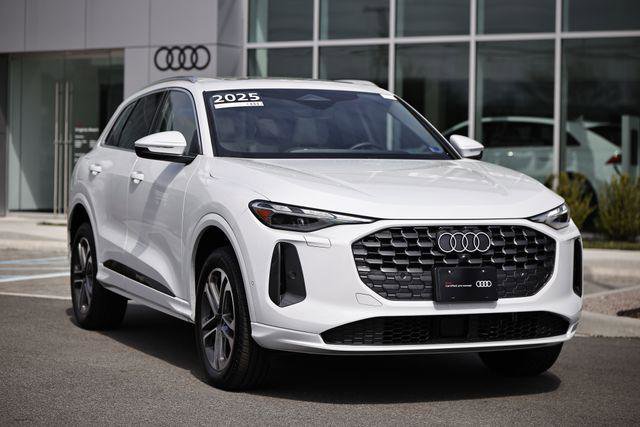 Certified 2025 Audi Q5 Premium image 2