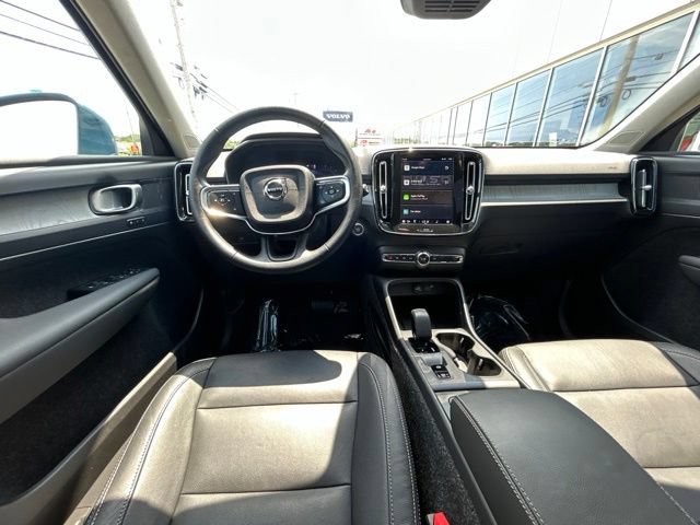 Certified 2025 Volvo XC40 B5 Core AWD/4WD image 19