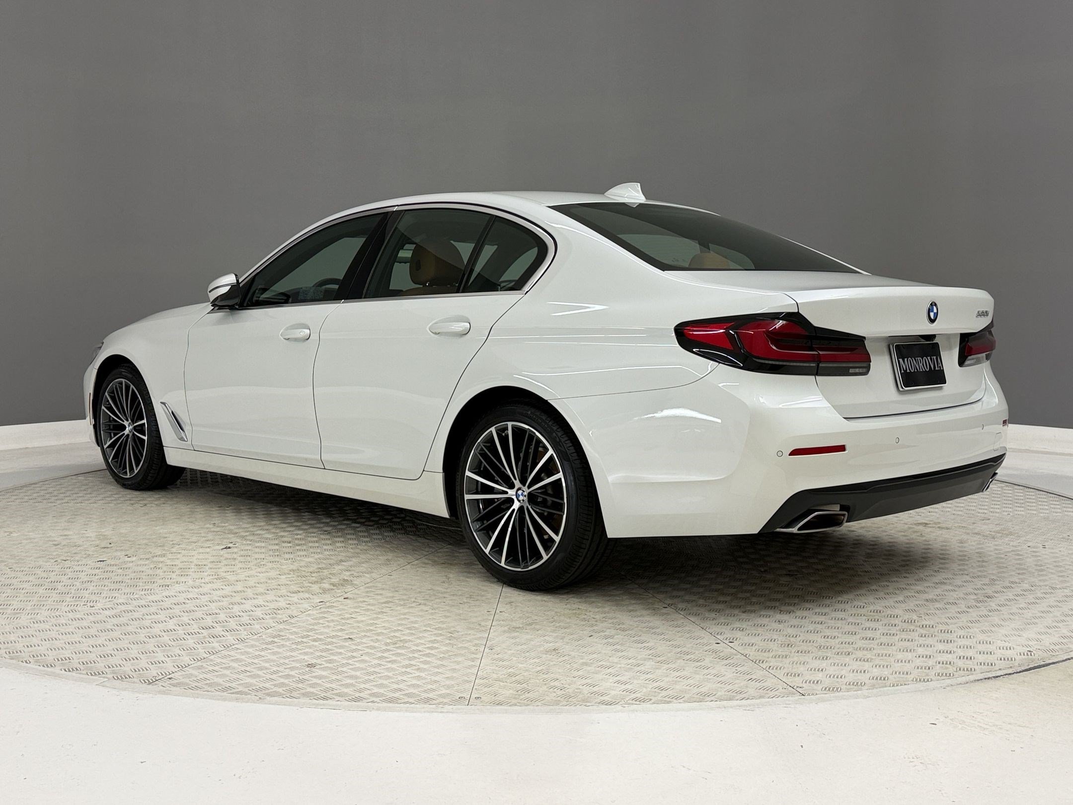Certified 2023 BMW 530i w/ Premium Package RWD image 3