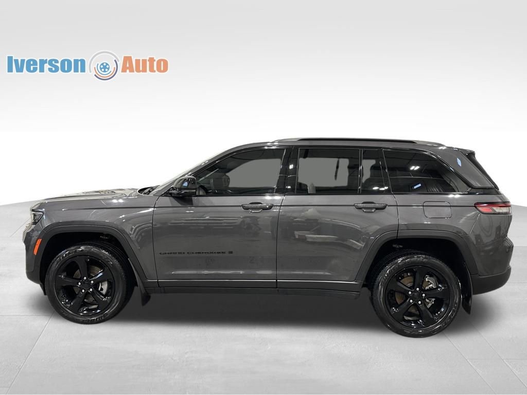 Used 2023 Jeep Grand Cherokee Altitude image 5