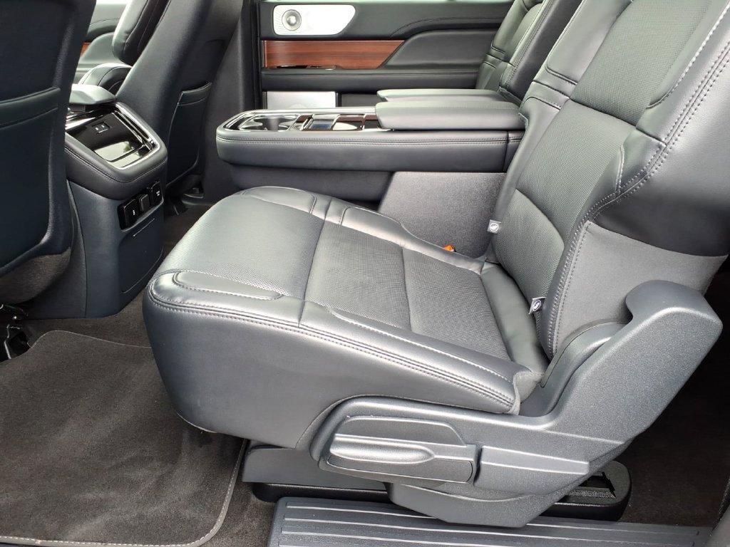 Used 2024 Lincoln Navigator L Reserve AWD/4WD image 17