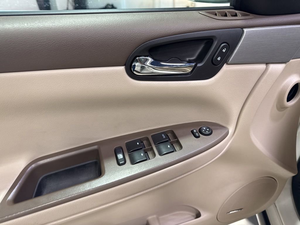 Used 2008 Chevrolet Impala LTZ FWD image 26