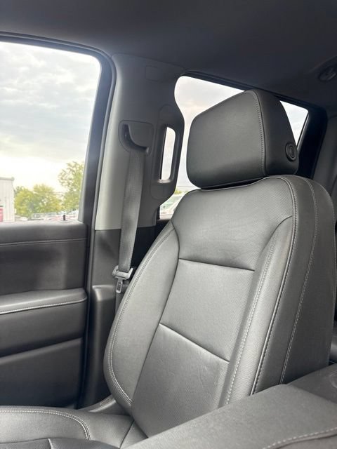 Used 2022 GMC Sierra 1500 SLT w/ SLT Premium Package AWD/4WD image 22