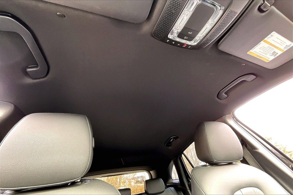 Used 2022 Mercedes-Benz GLA 250 4MATIC image 17