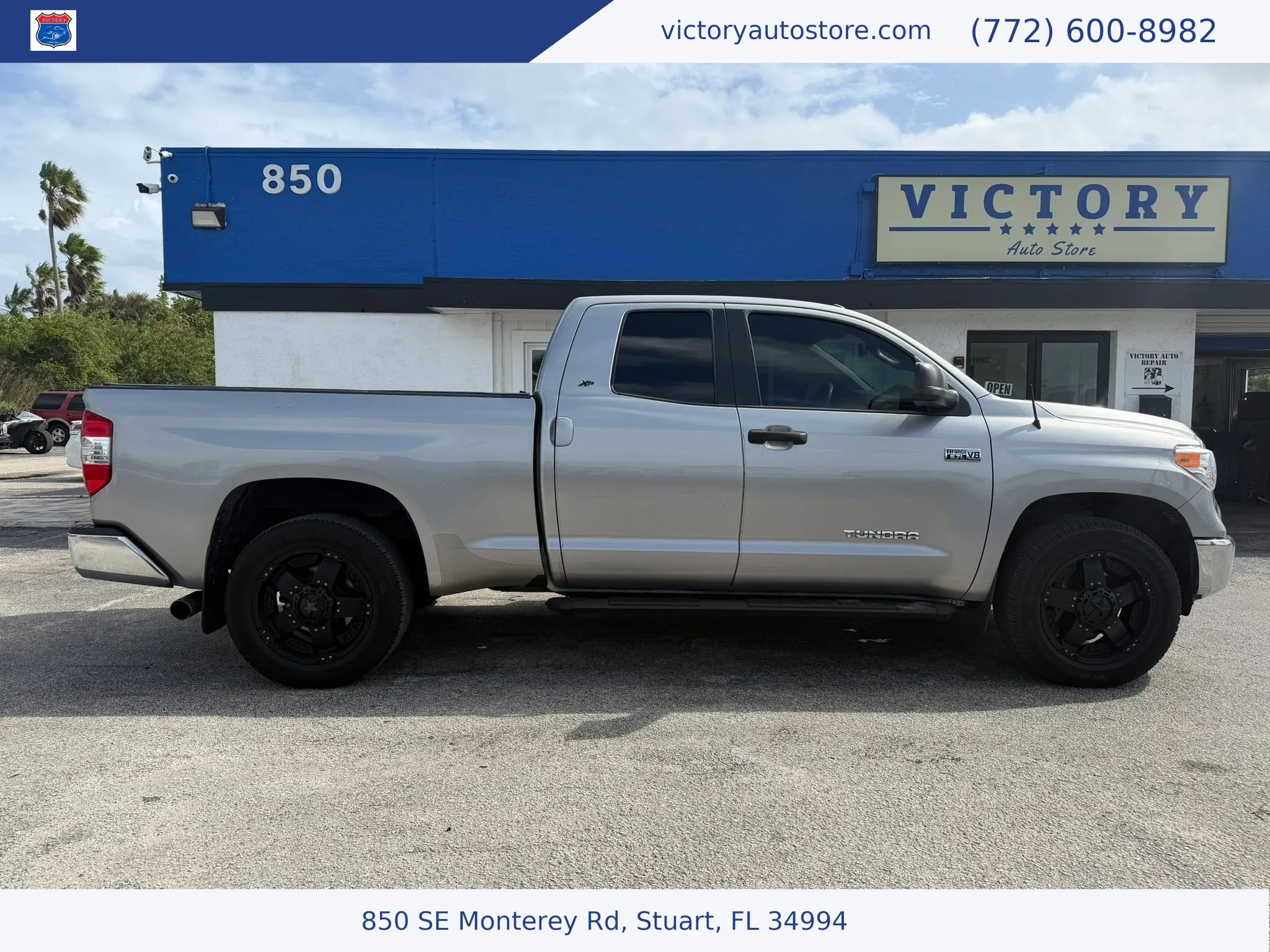 Used 2017 Toyota Tundra SR5 w/ SR5 Upgrade Package AWD/4WD image 2