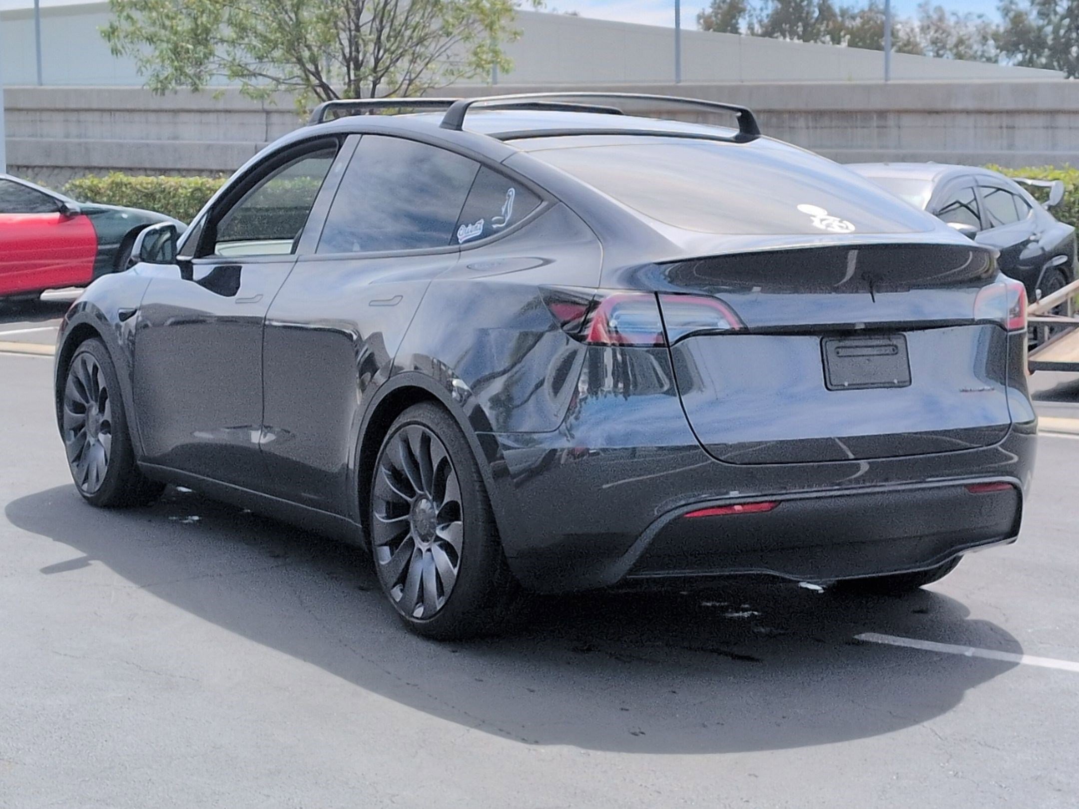Used 2025 Tesla Model Y Performance AWD/4WD image 8
