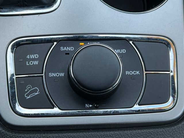 Used 2018 Jeep Grand Cherokee Laredo w/ All-Weather Capability Group image 27