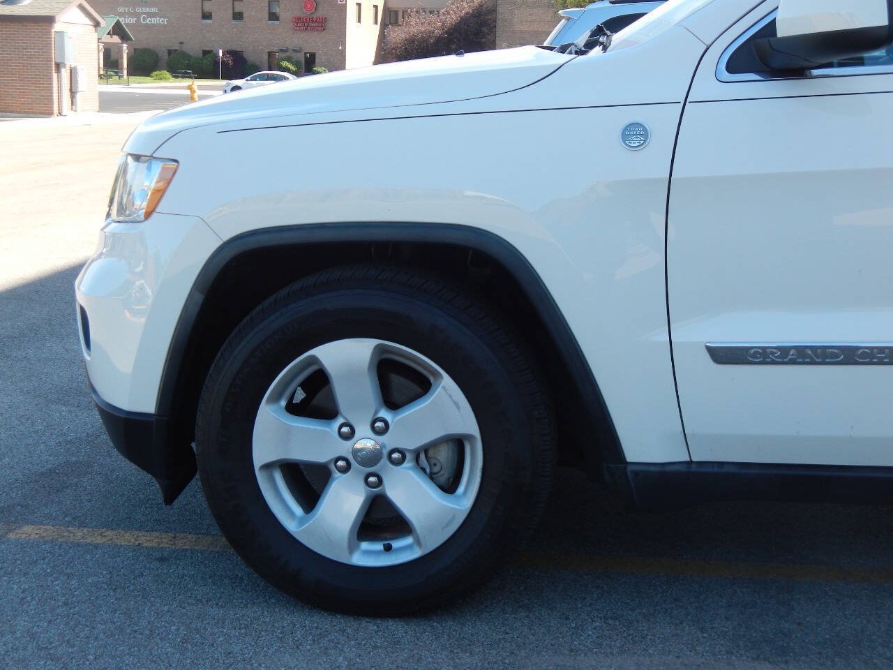Used 2011 Jeep Grand Cherokee Laredo AWD/4WD image 14