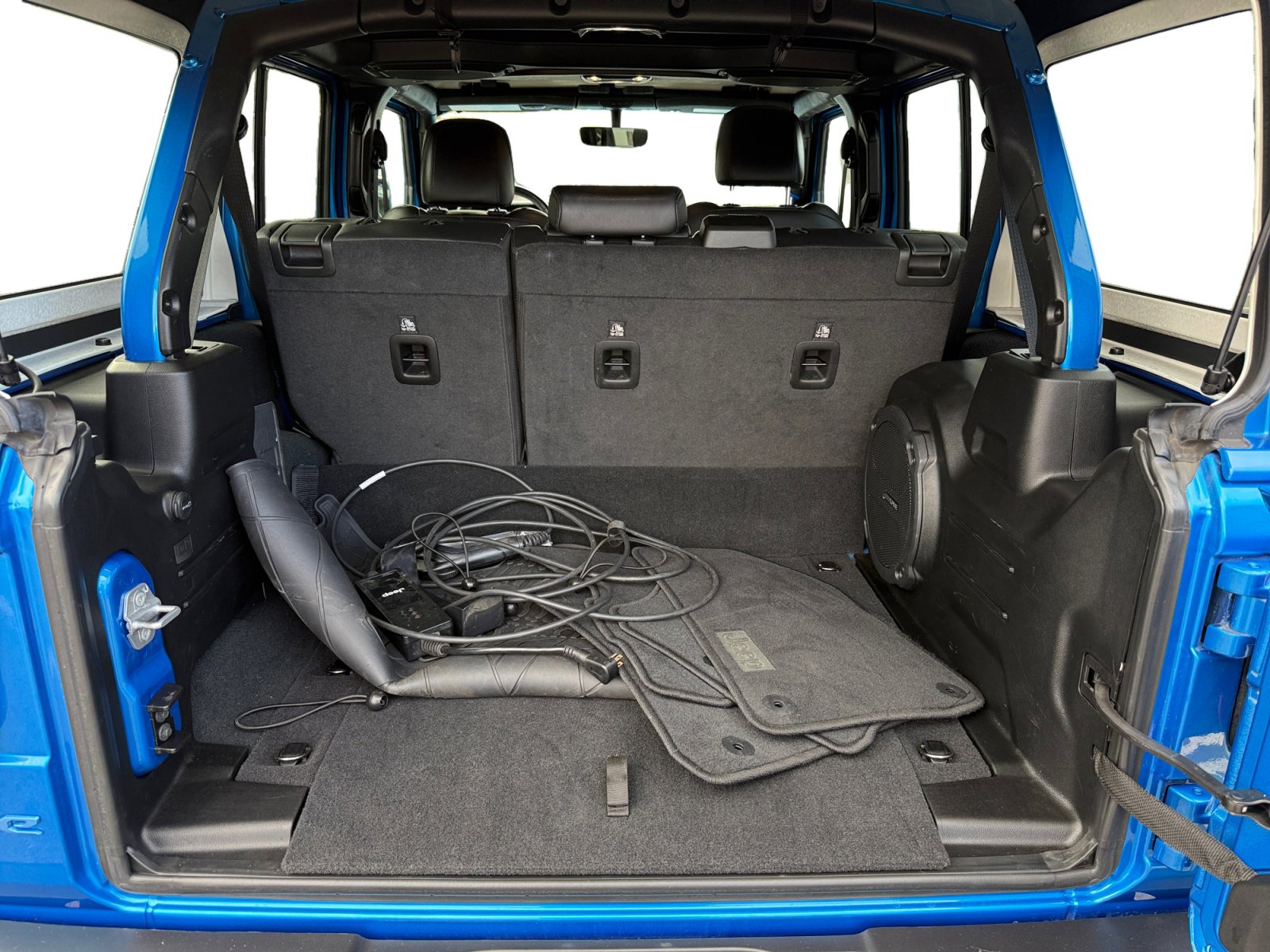 Used 2022 Jeep Wrangler Unlimited Sahara w/ Cold Weather Group image 17