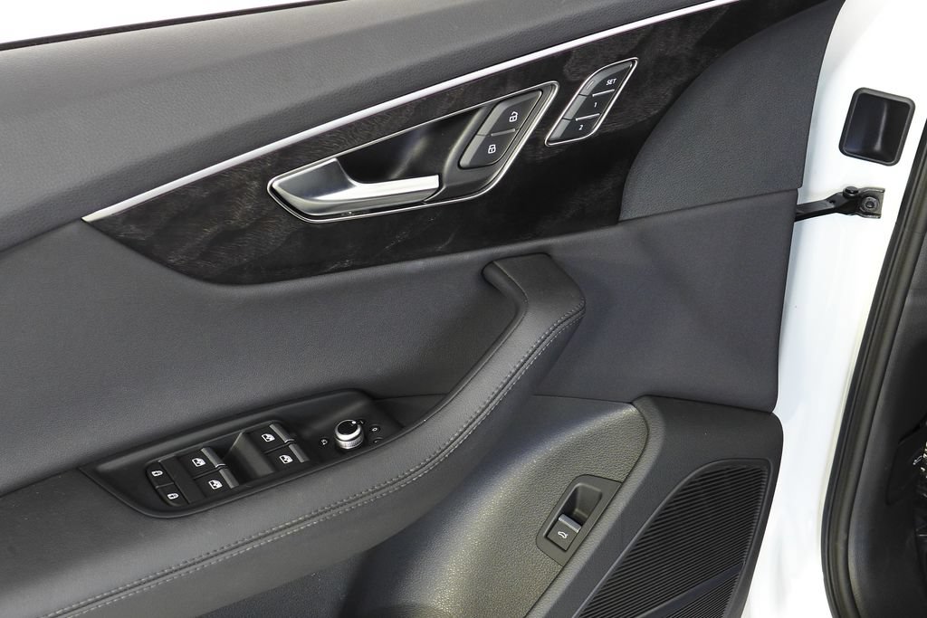 Used 2023 Audi Q7 2.0T Premium Plus w/ Premium Plus Package AWD/4WD image 12