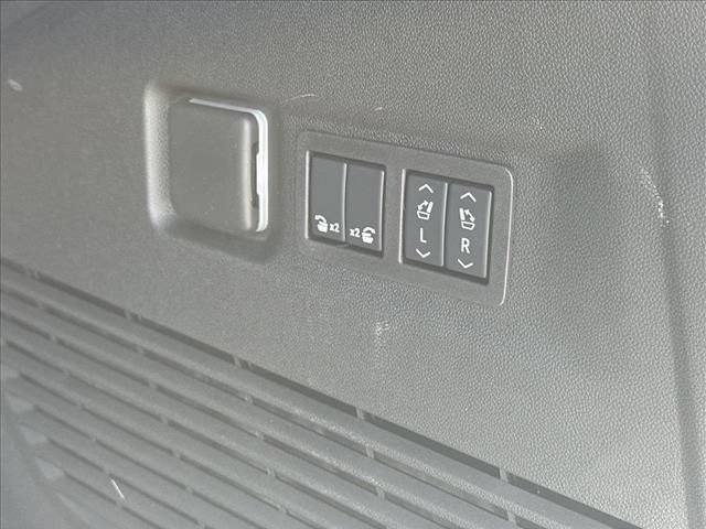 Certified 2026 GMC Yukon XL Denali w/ LPO, Floor Liner Package AWD/4WD image 32